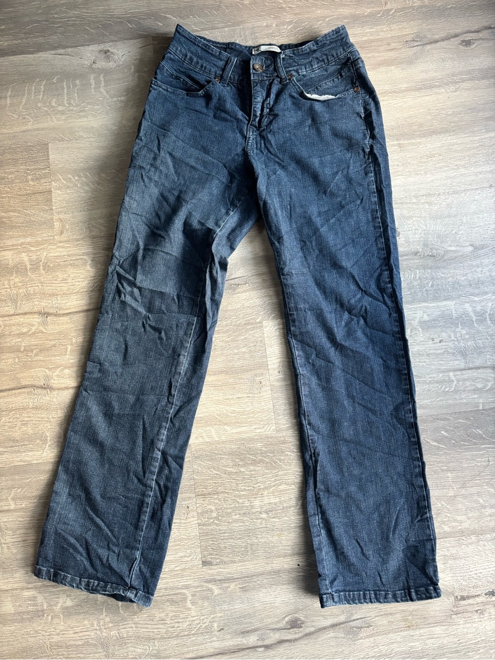 Lee Women’s Navy Curvy Fit Jeans size 4 short